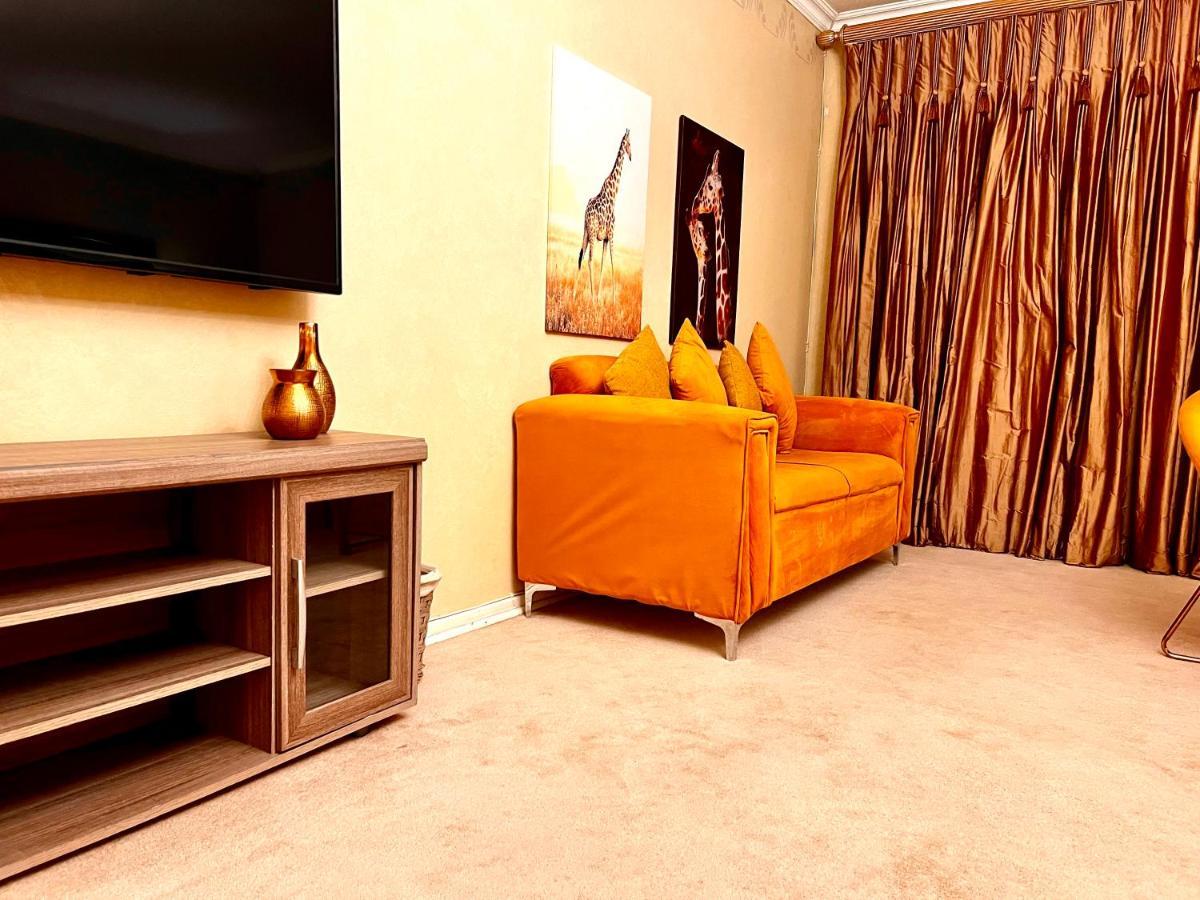 27A On Angus Hotel Johannesburg Bagian luar foto