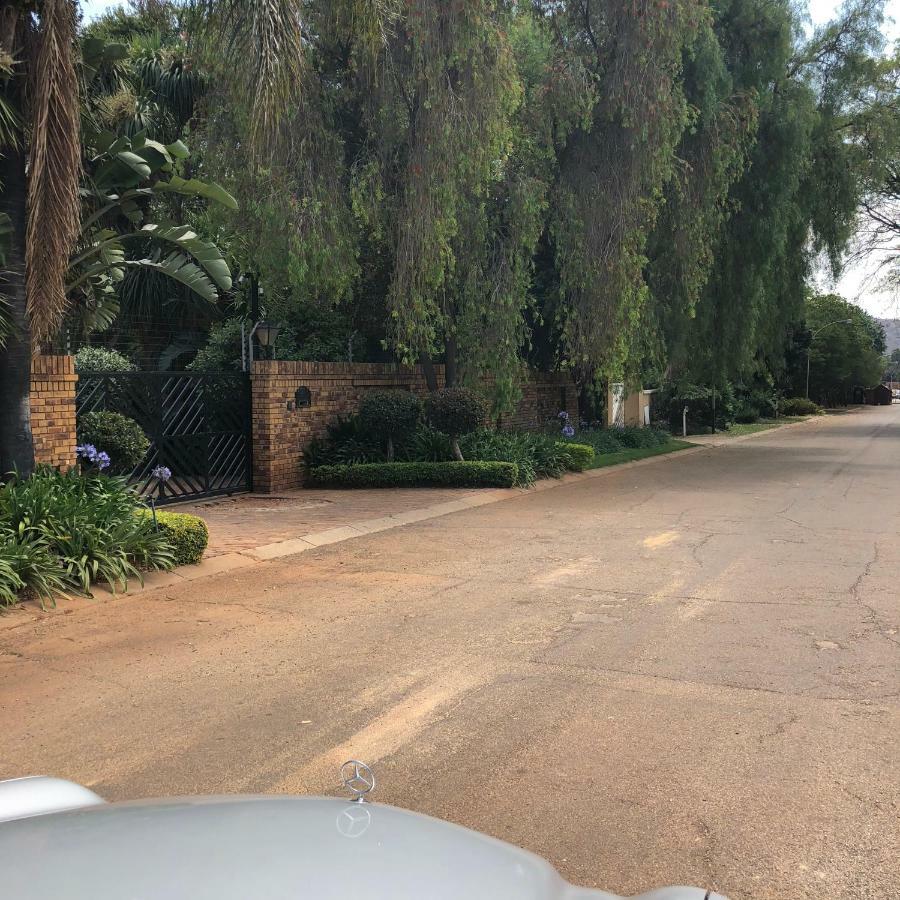 27A On Angus Hotel Johannesburg Bagian luar foto