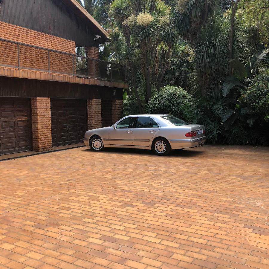 27A On Angus Hotel Johannesburg Bagian luar foto