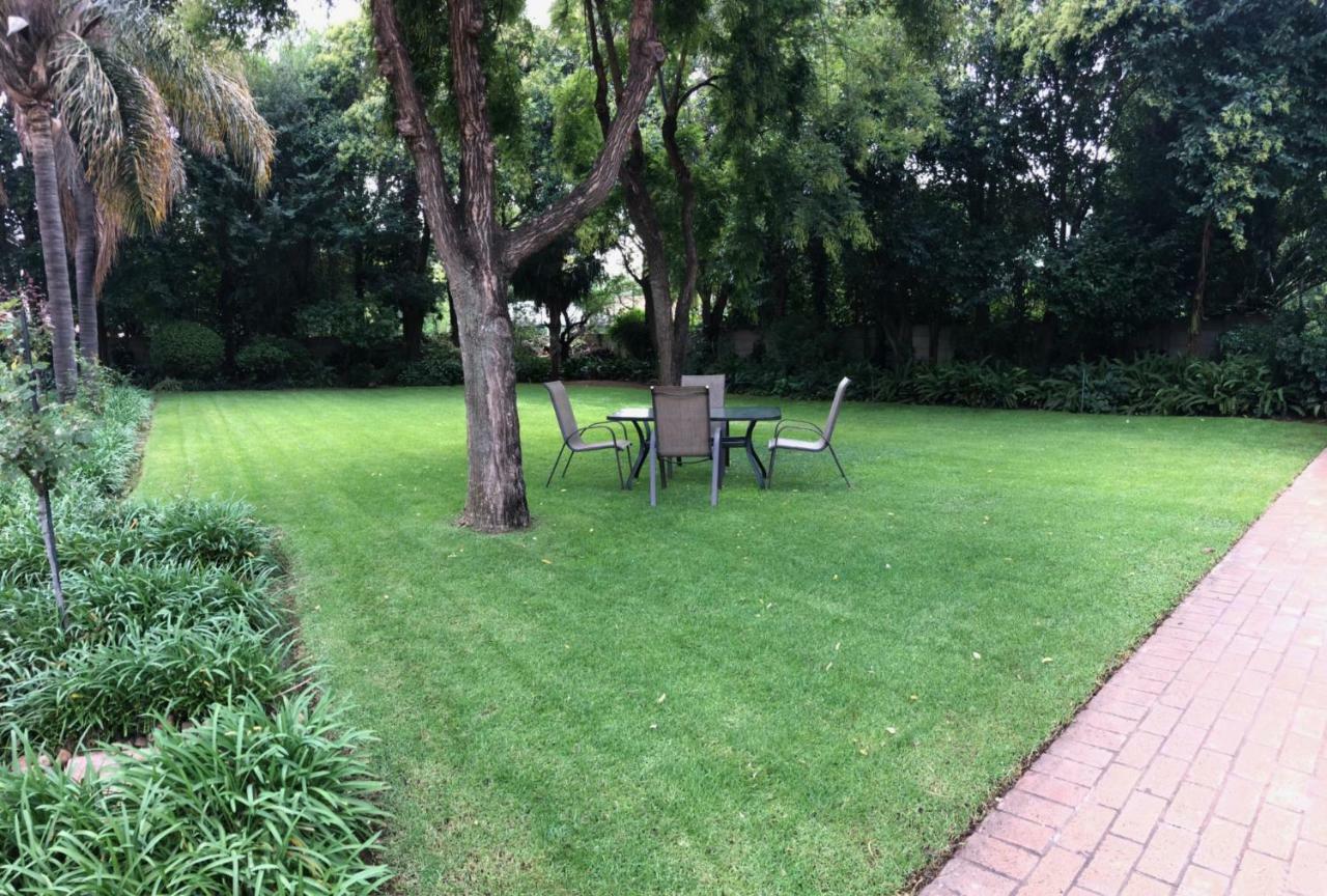 27A On Angus Hotel Johannesburg Bagian luar foto